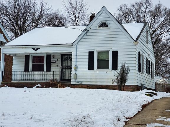 2nd image of 804 E Seneca Pl