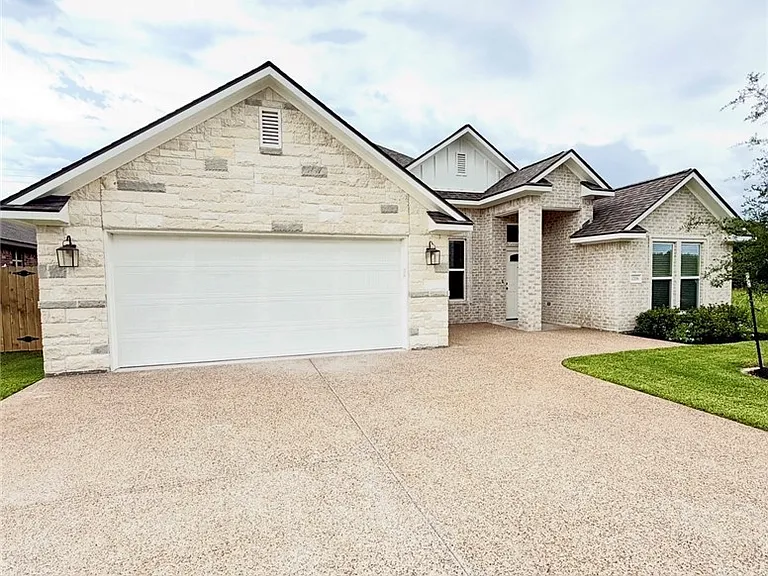 1206 Bridgewater Dr — Photo 1