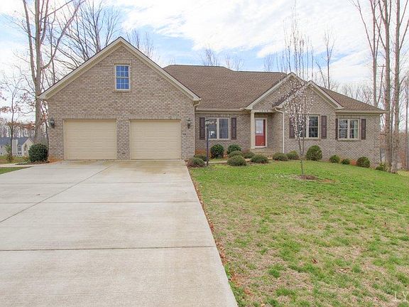 2nd image of 1089 Oak Lawn Dr N