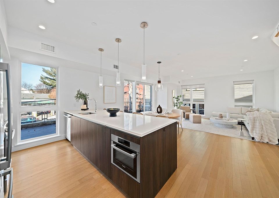 1st image of 260 Beacon St #201