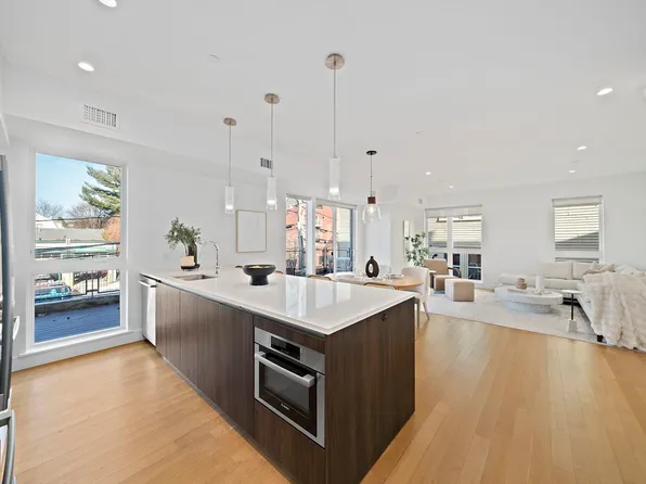 260 Beacon St #201, Somerville, MA 02143