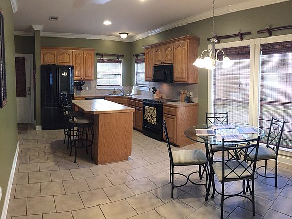4th image of 11067 Garrett Dr