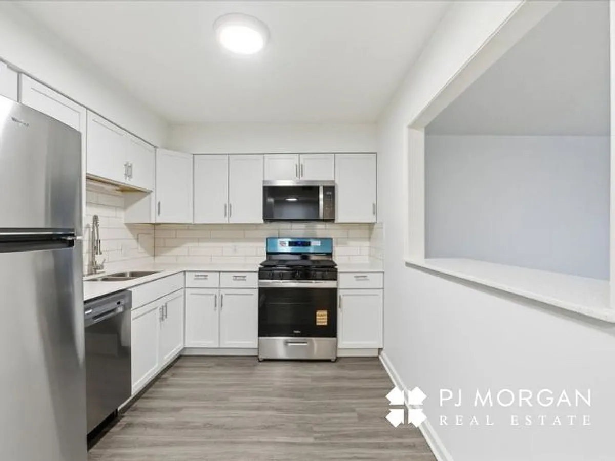 Building Photo - Fernshire Apartments