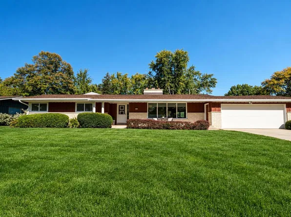 2240 W Greenwood ROAD, Glendale, WI 53209