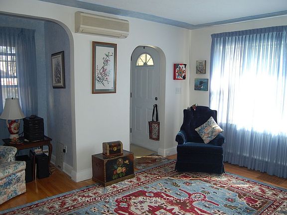 4th image of 166 Foster Ave