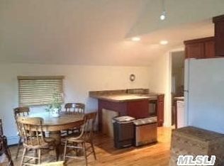 2 Tappen Dr, Melville, NY 11747