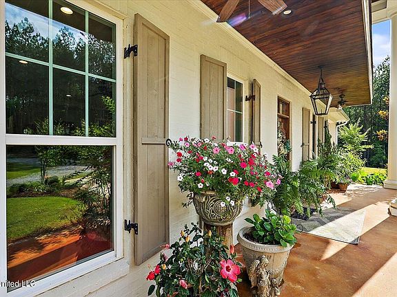 5th image of 118 Lafleur Di Lis Ln