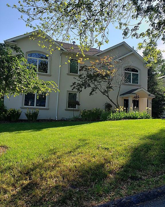 2nd image of 74 Oneida Ave