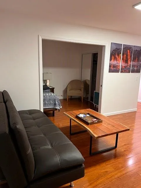2240A Metcalf St — Photo 3