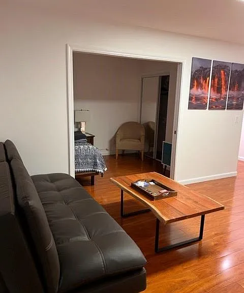 2240A Metcalf St — Photo 3