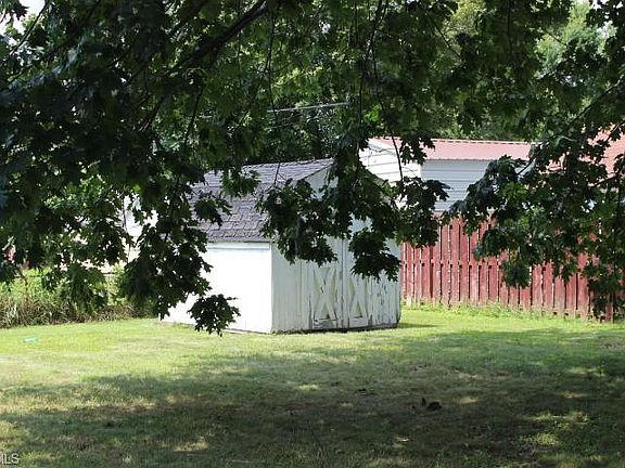 4th image of 133 Riverview Dr