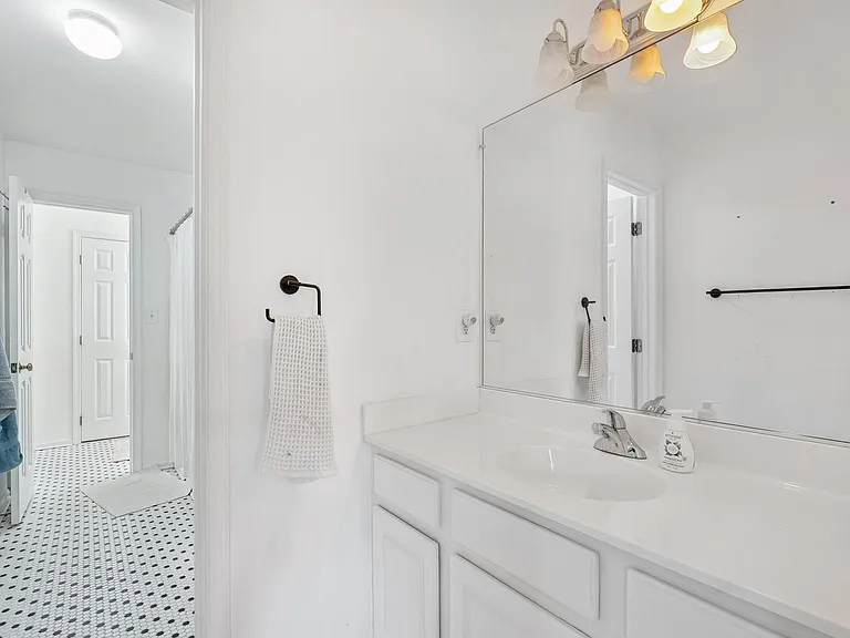 20353 Bowfonds St — Photo 28