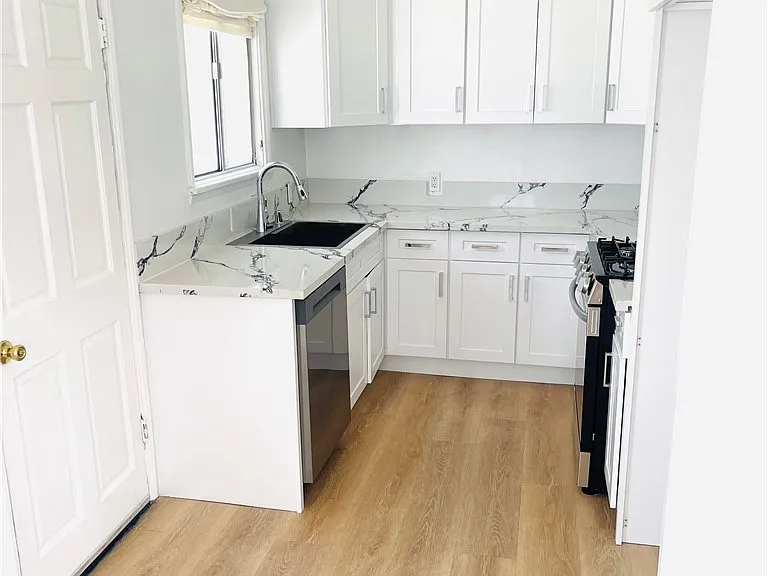 5752 Vineland Ave — Photo 17