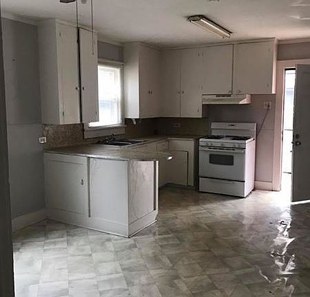 2nd image of 102 Sholars St