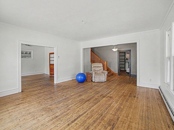 5th image of 216 E Danaher St