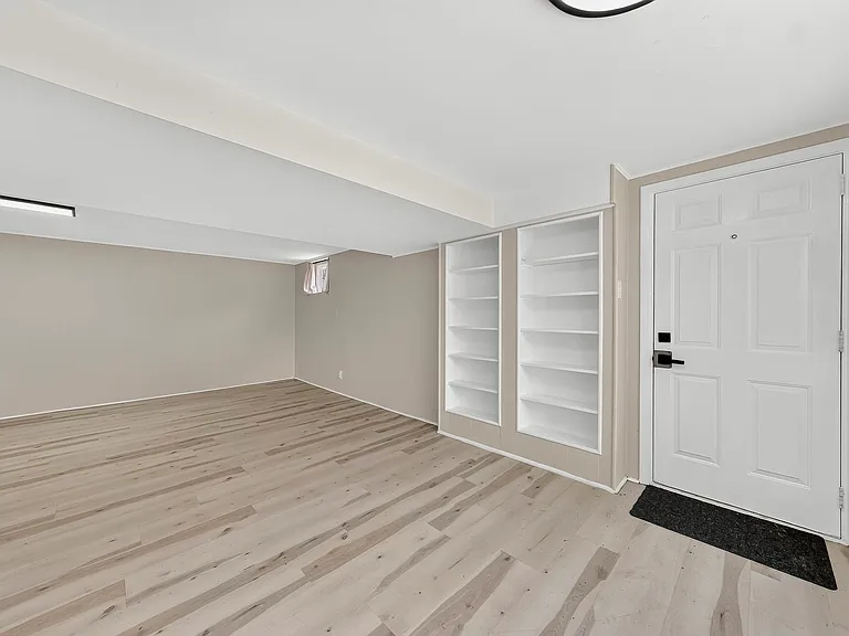 437 Warfield Ave — Photo 37