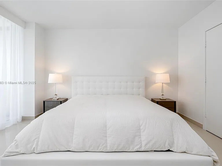 5875 Collins Ave #1202 — Photo 39