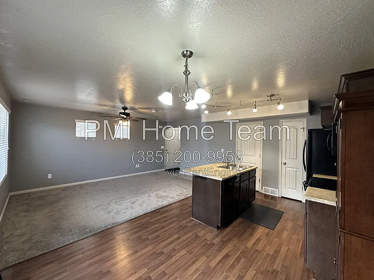 2414 S Andover St — Photo 4