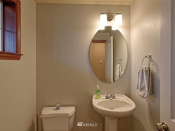 3rd image of 8434 61st Pl NE