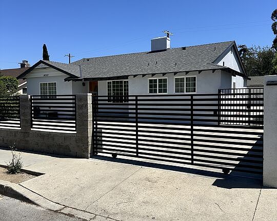3rd image of 14552 Runnymede St