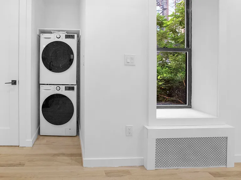 529 E 85th St #2E — Photo 11