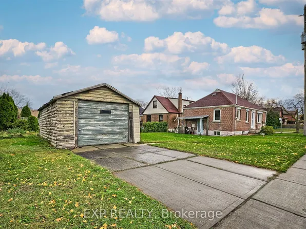 414 Melrose St, Toronto, ON M8Z 1H1