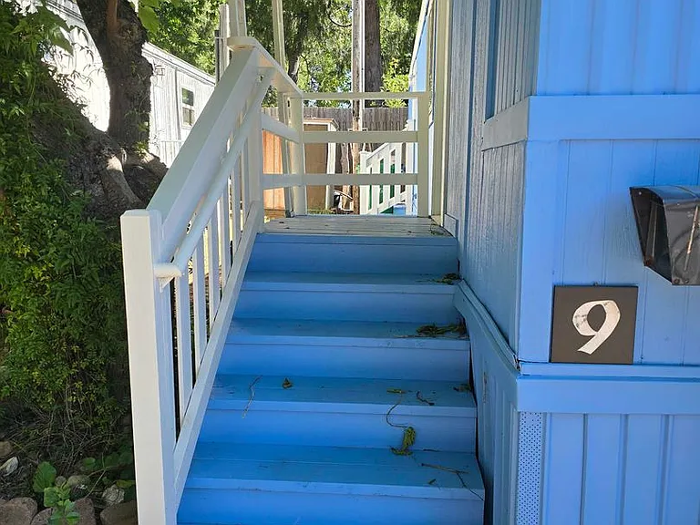 639 Whiting St — Photo 3