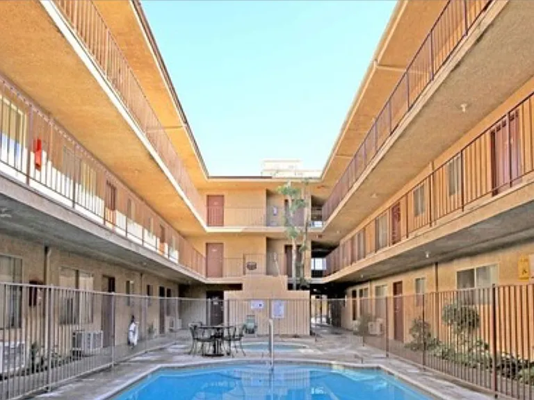 Columbus Apartments — Photo 32