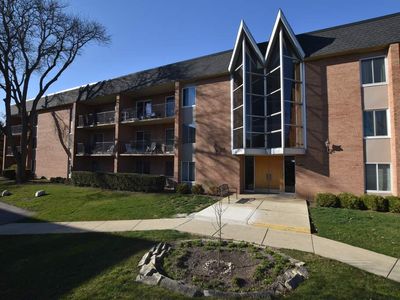 1104 N Mill St APT 304, Naperville, IL, 60563