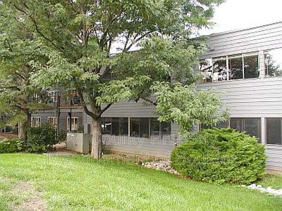 3rd image of 1560 Bradley Dr