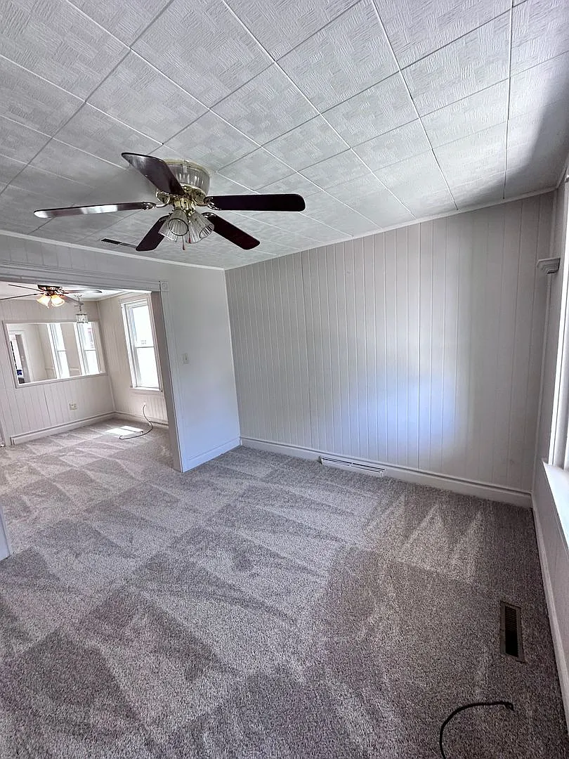 Cozy 3 Bedroom Home in Lebanon with Central Air! — Photo 2