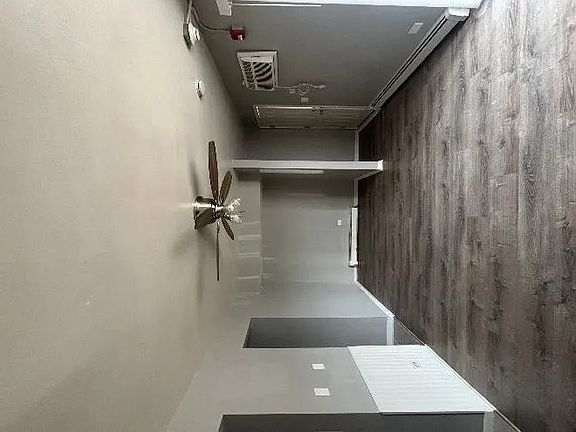 5th image of 3351 Commercial Ave #24