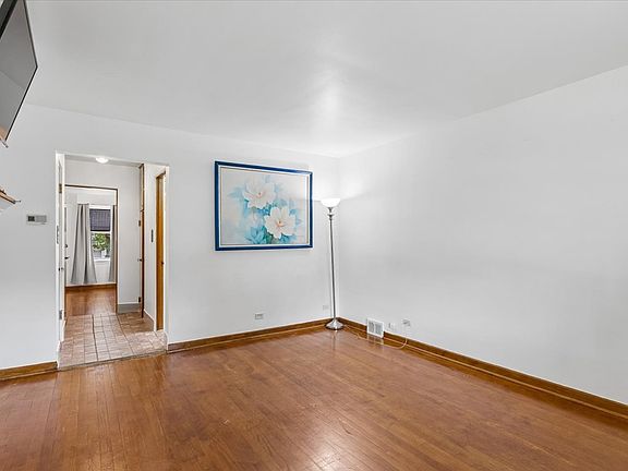 5th image of 3933 Oak Park Ave