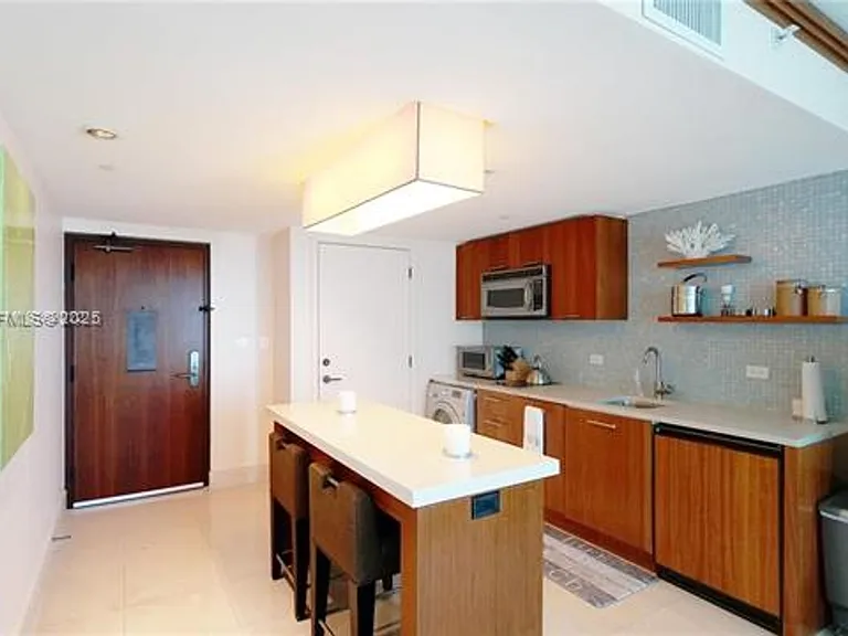 6801 Collins Avenue Cu #710 — Photo 4