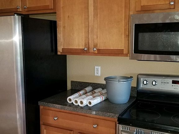 3rd image of 3409 NE 12th Ave