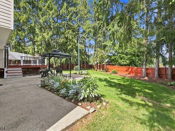 4th image of 225 Seymour Rd