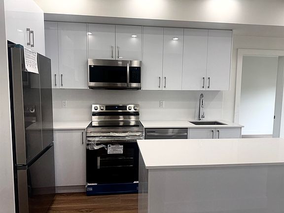 5th image of 15739 Fraser Hwy #303