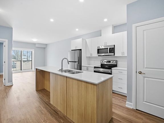 3rd image of 2396 Cleroux Cres #103
