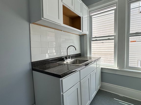 5th image of 57 Cliff Ave #2