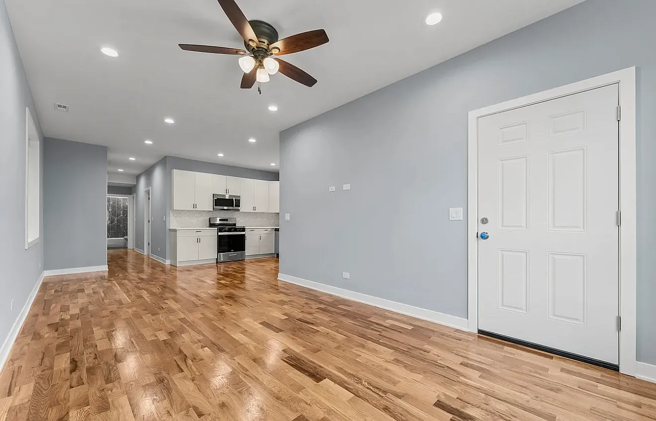 3 bed, 1127 sqft, $2,600 — Photo 2