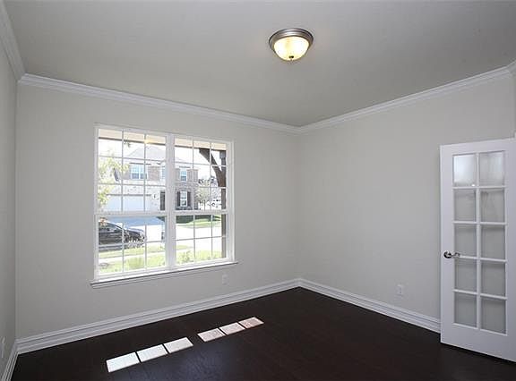 4th image of 6828 Revere Dr