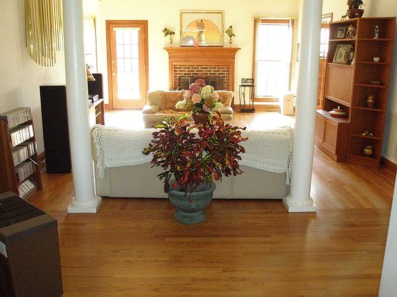 Entrace Foyer to great room