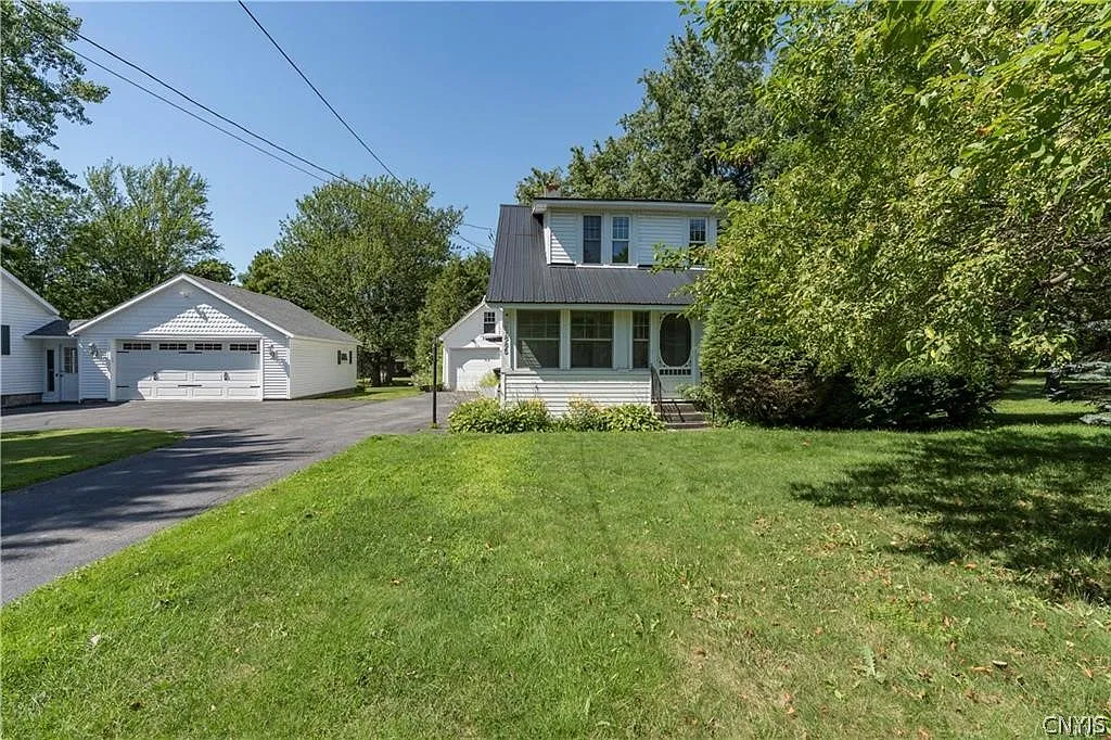 3 bed, 2.5 bath, 1529 sqft, $2,400 — Photo 1