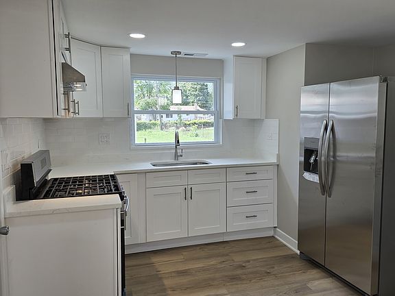 3rd image of 10445 W Lyndale Ave