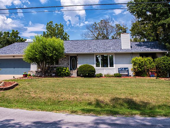 4th image of 17 Hilltop Dr