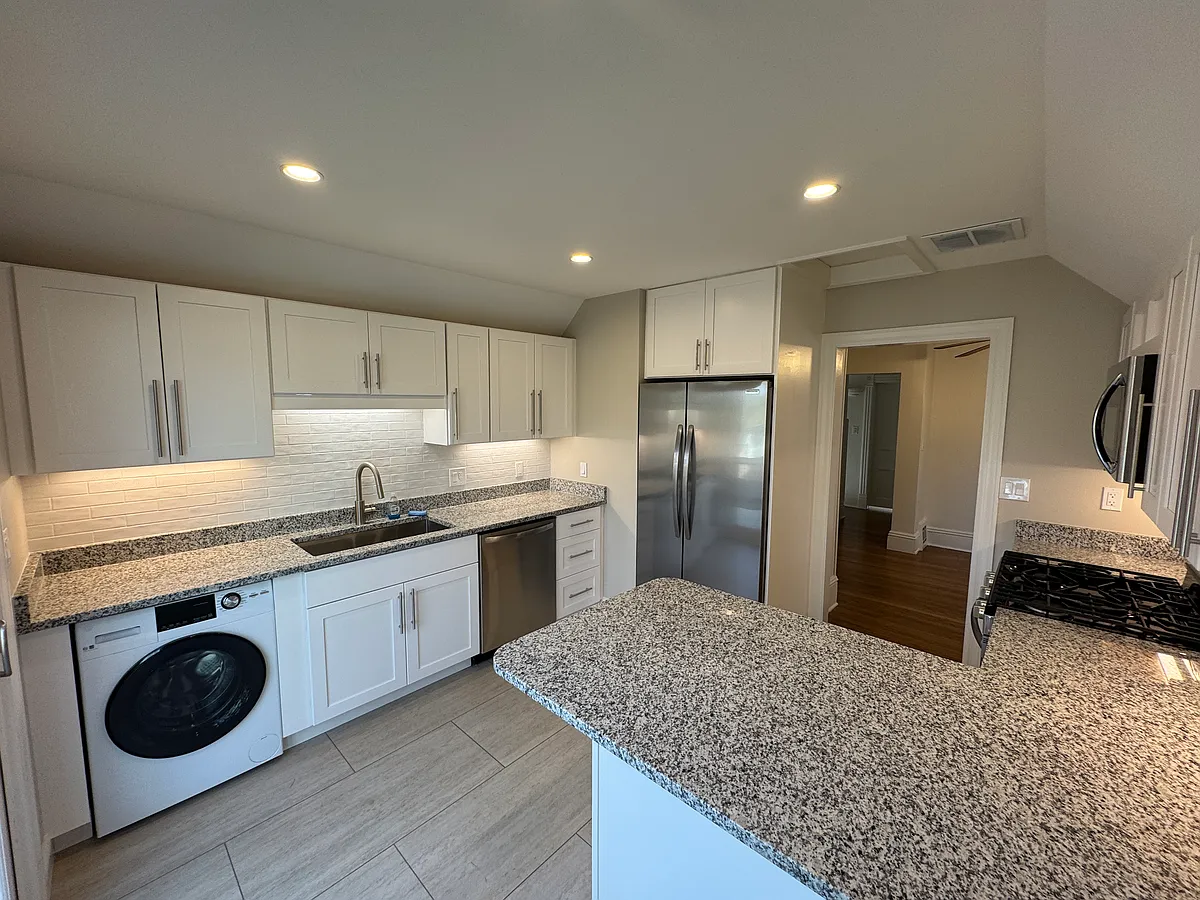 Building Photo - 1411 Williamson St #2