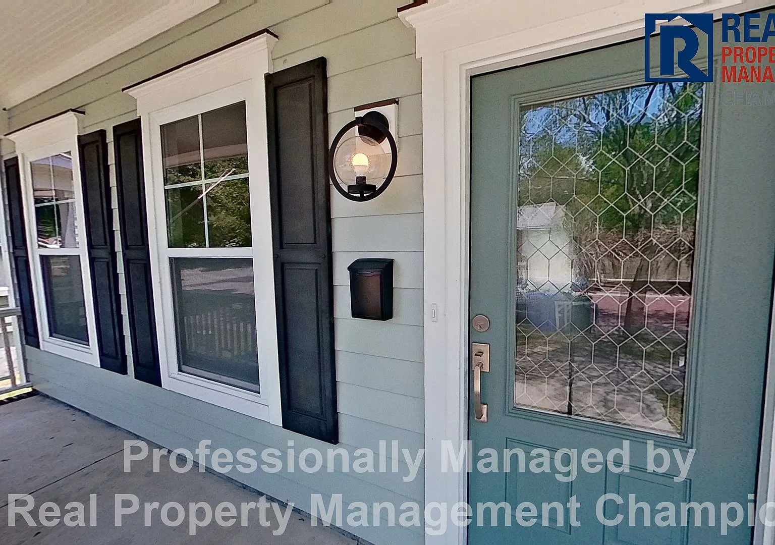 Modern Home Near Live Oak Pavilion — Photo 2