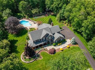 10 Cider Mill Rd, Sandy Hook, CT 06482