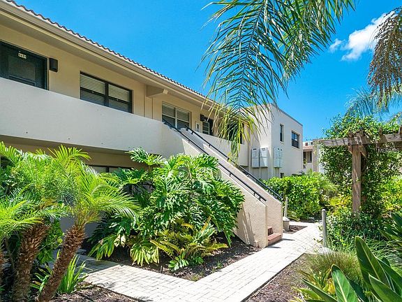 2nd image of 4621 Gulf Of Mexico Dr #14D