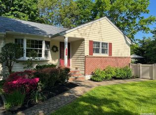 185 Manor Rd, Huntington, NY 11743